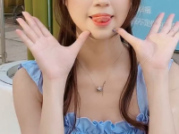 小姐姐咬小姐姐,小姐姐间的温馨互动瞬间