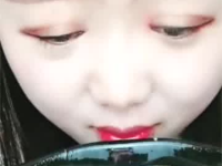小姐姐吞咽食物,小姐姐的吞咽瞬间